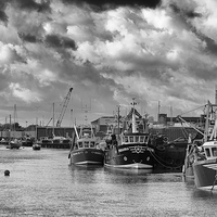 Buy canvas prints of  Rayleigh Harbour by Leslie Dwight