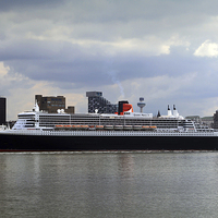 Buy canvas prints of  Queen Mary 2 by David Chennell