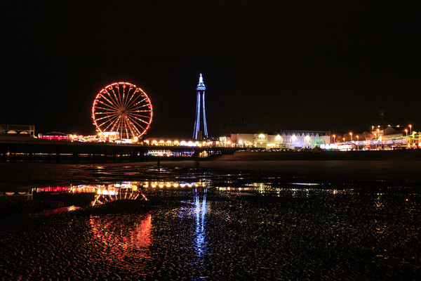 Blackpool tower at night Picture Board by chris smith