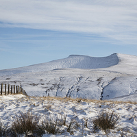 Buy canvas prints of  Brecon Beacons Winter  by Lesley Newcombe