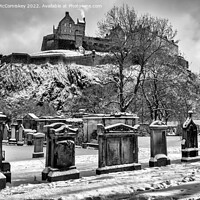 Buy canvas prints of Edinburgh Castle from St Cuthbert Kirkyard mono by Angus McComiskey