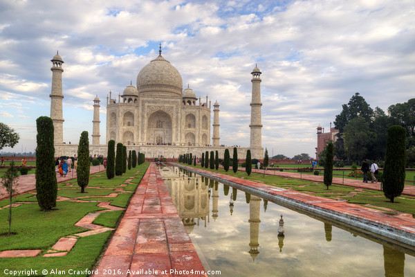 The Taj Mahal in early morning light Picture Board by Alan Crawford