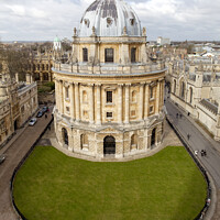Buy canvas prints of The Radcliffe Camera Building, Oxford by Alan Crawford