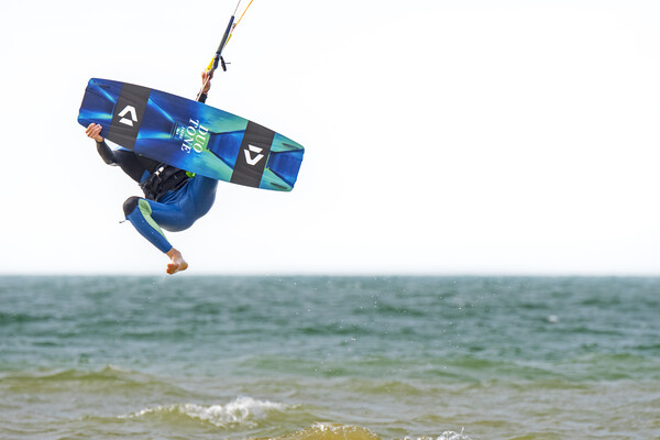 Kitesurfing Picture Board by Arterra 