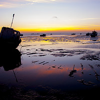 Buy canvas prints of Southend Sunrise 2 by Phil Wingfield