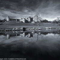 Buy canvas prints of Alnwick Castle by Ian Flanagan