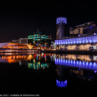 Buy canvas prints of The Lowry, Salford Quays by Liz Withey