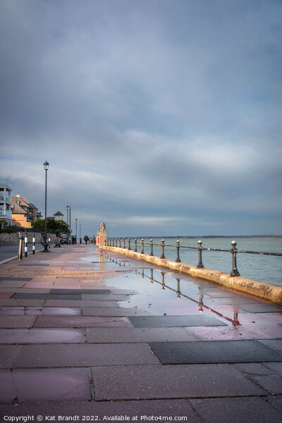 Cowes seafront, Isle of Wight Picture Board by KB Photo