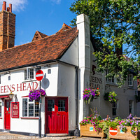 Buy canvas prints of The Queens Head public house, Aylesbury by Kevin Hellon