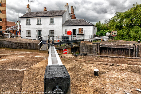 Lock between the River Severn and Gloucester Docks Picture Board by Kevin Hellon