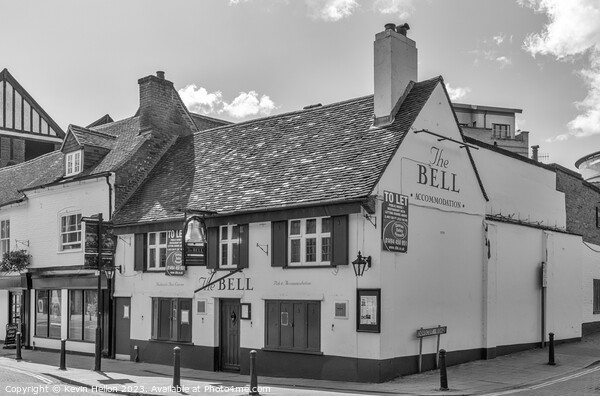 The Bell public house and hotel, Frogmoor, High Wycombe.  Picture Board by Kevin Hellon