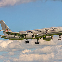 Buy canvas prints of Boeing 757-2K2 NZ7572 on finals by Colin Smedley