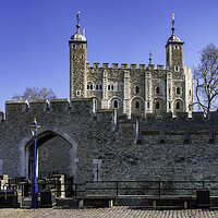 Buy canvas prints of The White Tower, Tower of London by Andrew Sharpe