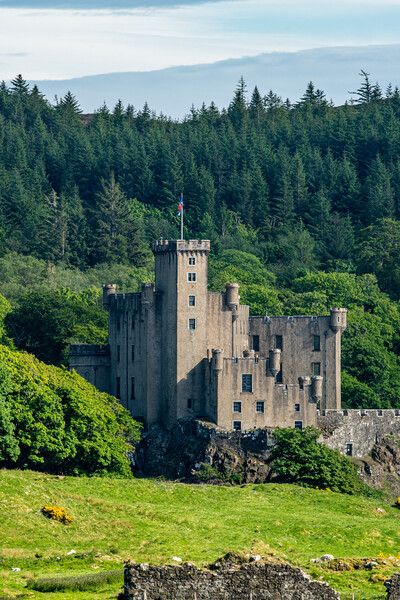 Dunvegan Castle Picture Board by Duncan Loraine