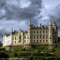 Buy canvas prints of Dunrobin Castle by Tom McPherson
