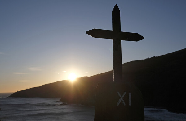 Metal cross in front of the ocean during sunrise Picture Board by Lensw0rld 
