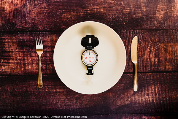 Intermittent fasting diet to lose weight illustrated with an empty plate. Picture Board by Joaquin Corbalan