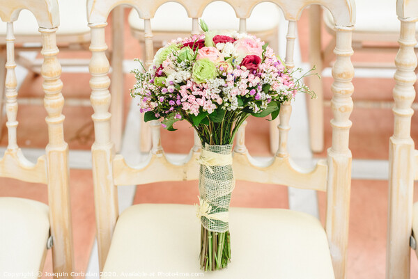 Elegant bridal bouquet with soft tones and very bright. Picture Board by Joaquin Corbalan