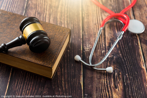 Gavel as a symbol of medical justice, applied by doctor judges, trend in 2020. Picture Board by Joaquin Corbalan