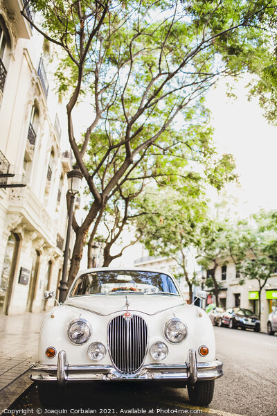 Valencia, Spain - January 22, 2021: A 3/4 liter Jaguar luxury vintage car. Picture Board by Joaquin Corbalan