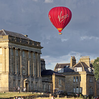Buy canvas prints of Hot Air Balloon passing no 1 the Royal crescent  by Duncan Savidge