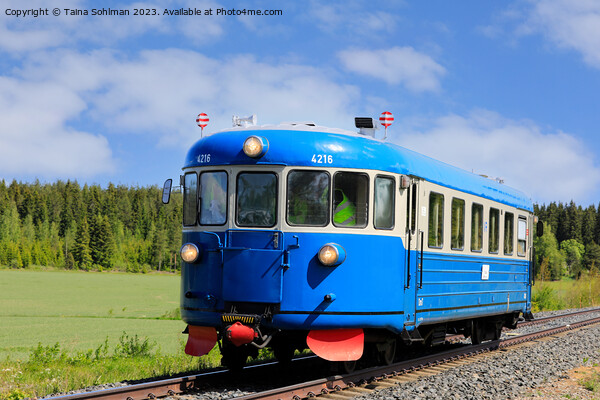 Blue VR Class Dm7 Diesel Multiple Unit at Speed Picture Board by Taina Sohlman