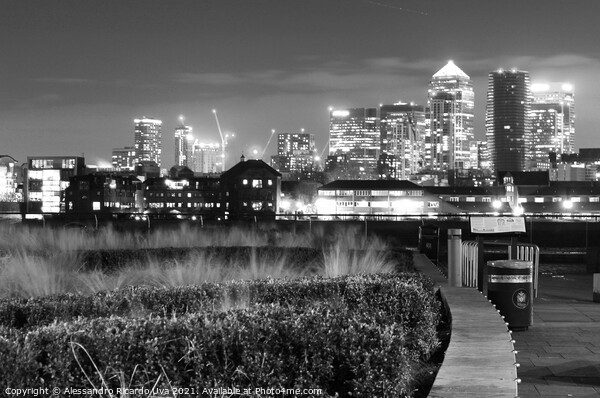 London black and white Picture Board by Alessandro Ricardo Uva