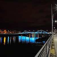 Buy canvas prints of Broomielaw At Night by Ronnie Reffin