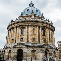 Buy canvas prints of The Radcliffe Camera, Oxford by Tracey Smith