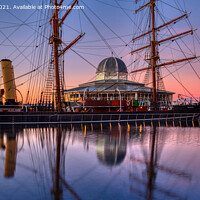Buy canvas prints of The RRS Discovery, Dundee  by Navin Mistry