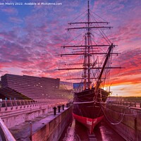 Buy canvas prints of Sunrise at Discovery Point, Dundee  by Navin Mistry