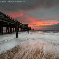 Buy canvas prints of Sunrise over Southwold Pier 31/12/21 by David Powley