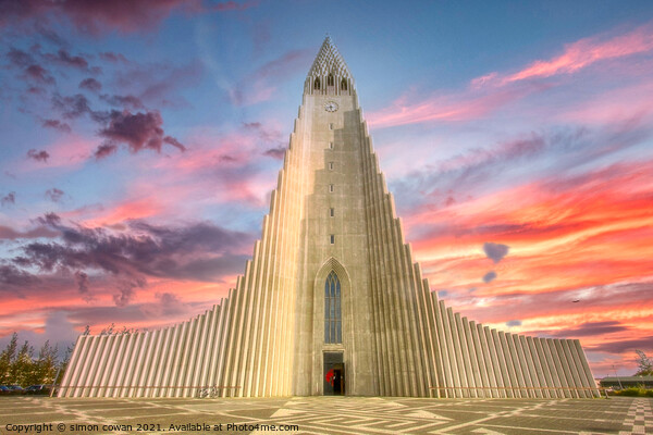 Hallgrímskirkja  Lutheran parish church in Reykjav Picture Board by simon cowan