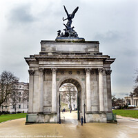 Buy canvas prints of Wellington Arch Hyde Park London England by William Perry