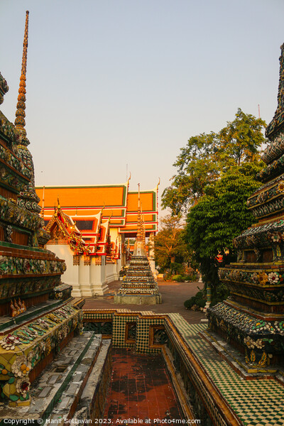 Third sidewalk view of Chedis at Wat Pho. Picture Board by Hanif Setiawan