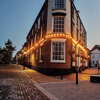 Buy canvas prints of The Minerva Pub, Hull Quayside by Richard Perks