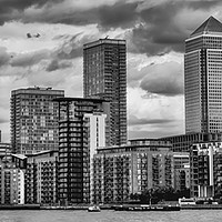 Buy canvas prints of Canary Wharf  by Alistair Duncombe