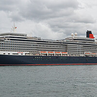Buy canvas prints of Queen Elizabeth cruise ship at Sydney by Allan Durward Photography