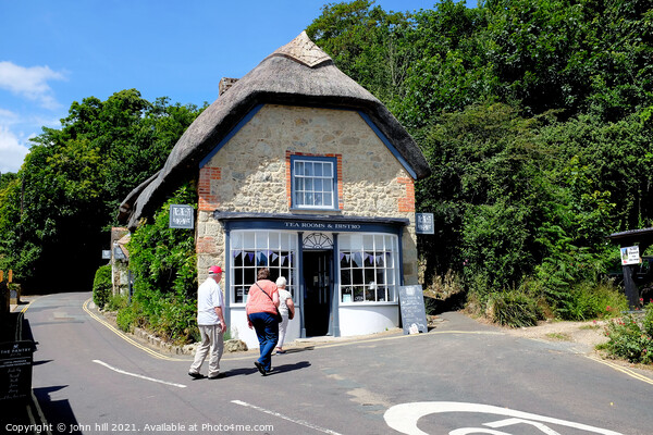 Thatched tea rooms in Godshill on Isle of Wight, UK. Picture Board by john hill