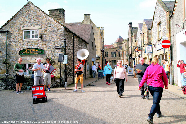 Street buskers at Bakewell in Derbyshire. Picture Board by john hill