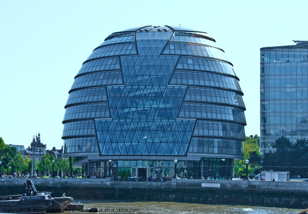 City Hall, on the south bank of the River Thames near Tower Bridge,  London, UK. Picture Board by Peter Bolton