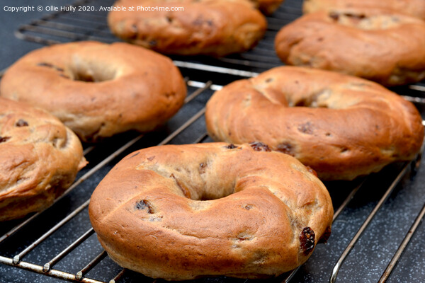 freshly cooked cinnamon and raisin bagels  Picture Board by Ollie Hully