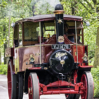 Buy canvas prints of Foden Steam Tractor  by Lesley Pegrum