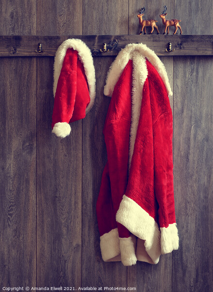 Santa's Hat & Coat Picture Board by Amanda Elwell