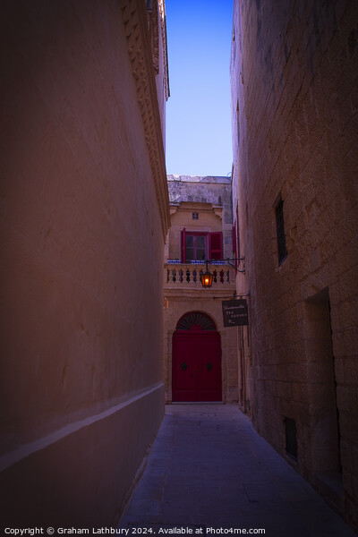 Mdina, Malta, side street Picture Board by Graham Lathbury