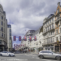 Buy canvas prints of The Strand London by Margaret Ryan