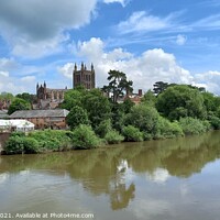 Buy canvas prints of Hereford cathedral   by Les Schofield