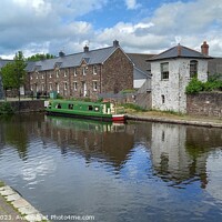 Buy canvas prints of Brecon canal basin  by Les Schofield