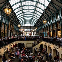 Buy canvas prints of Covent garden London  by Les Schofield