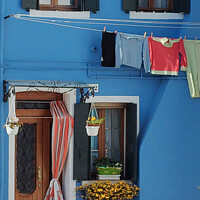 Buy canvas prints of Colourful house on burano island Venice  by Les Schofield